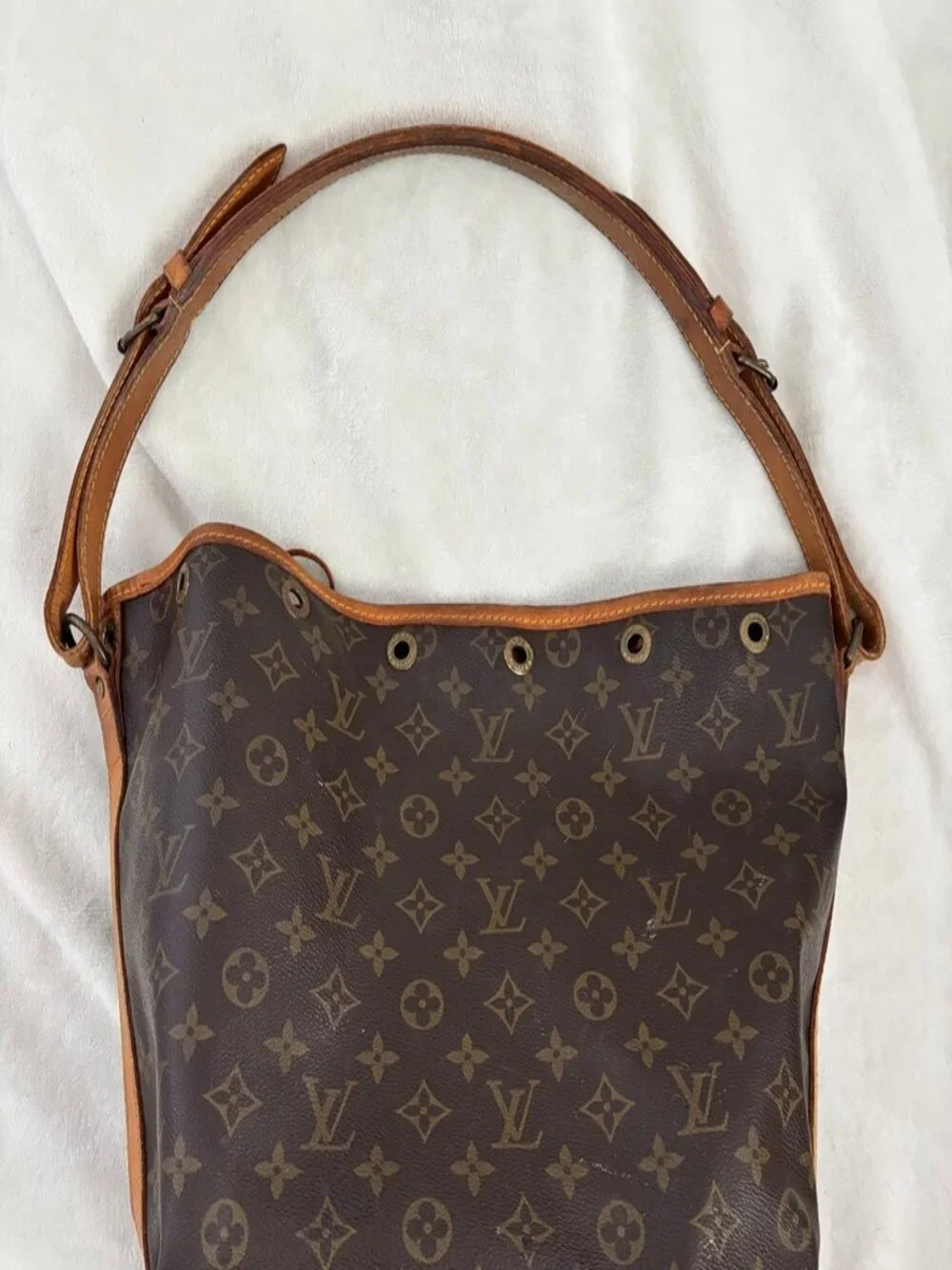 Vintage 1999 Louis Vuitton Monogram Noé Bucket Bag (M42224)